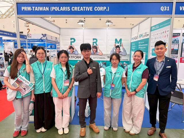 PRM 團隊在越南展 PRM-TAIWAN 攤位前合影